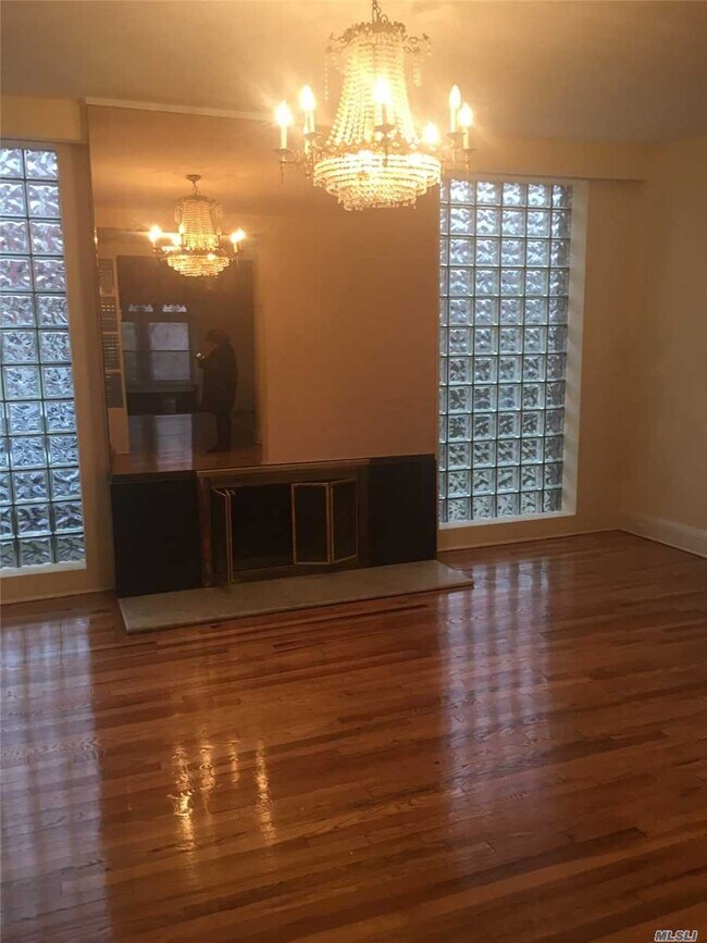Foto del edificio - 108-56-108-70 70th Ave