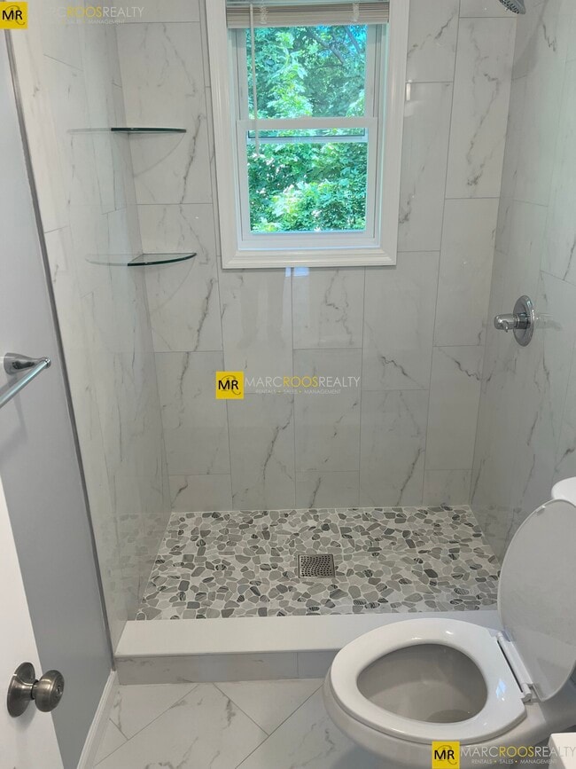 Building Photo - 31 Raymond Ave