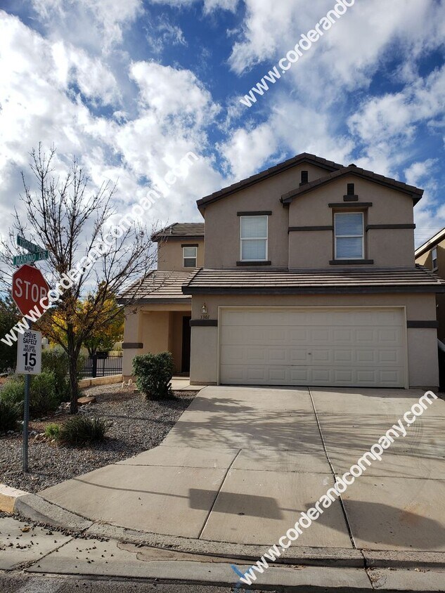 Spacious 4 Bedroom 2.5 Bathroom and 2 Car House Rental in Rio