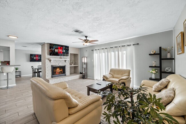 Foto del edificio - 9907 Towne Tower Ln