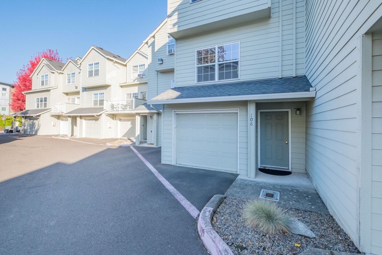 Primary Photo - Stylish 2-Bedroom Condo Near OSU – Spaciou...