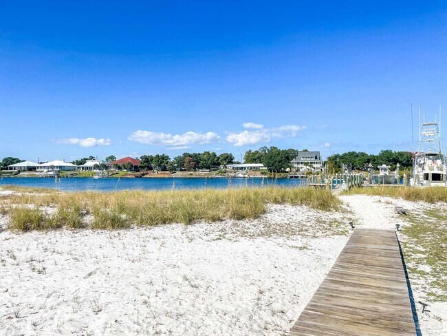 Foto del edificio - 13948 River Rd