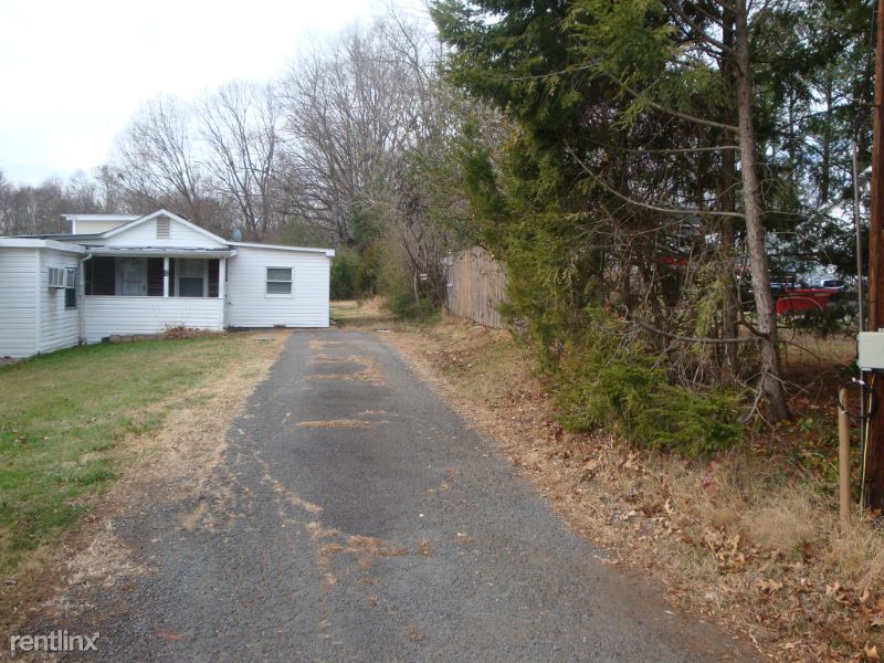 Foto principal - 2 br, 1 bath House - 10553 Moore Dr