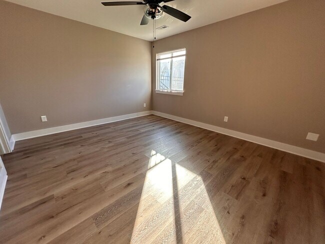 Building Photo - 1611-1613Dugan