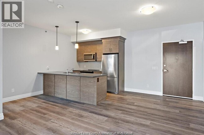 Photo du bâtiment - 5840 Newman Blvd