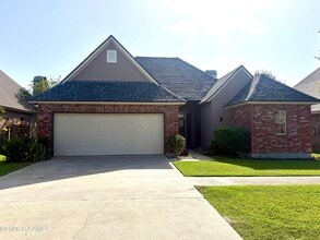 Building Photo - 120 Mirada Ln