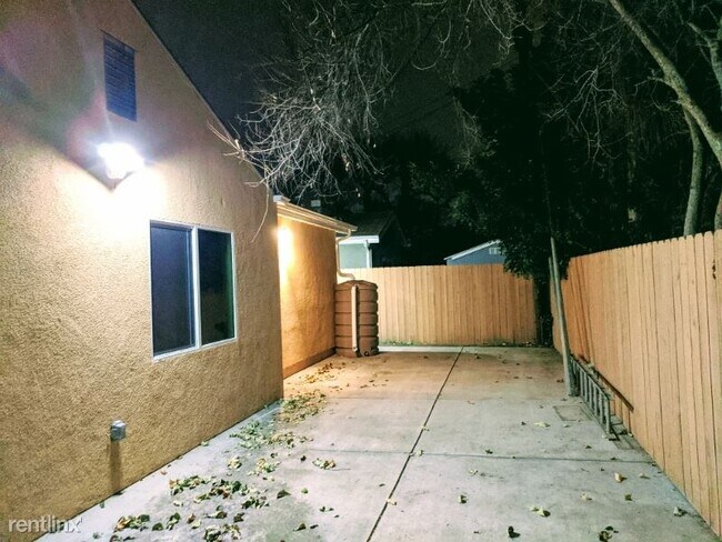 Foto del edificio - 2 br, 2 bath House - 6848 Willis Ave.,