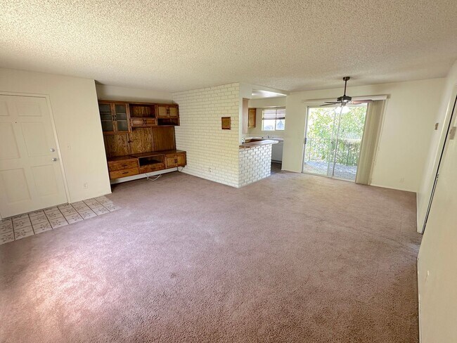 Building Photo - Condo Complex on Quiet Street w/ Pool & Ga...