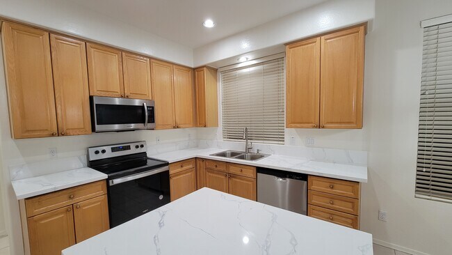 Kitchen - 634 E Krista Way