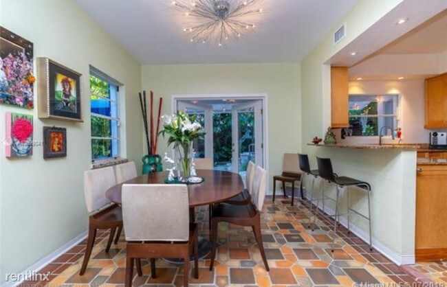Building Photo - 4 br, 2 bath House - 842 Espanola Way