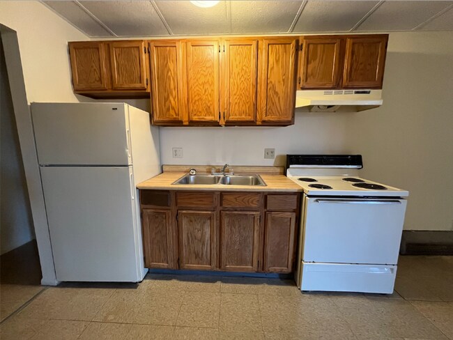 Foto del edificio - 1677 Central Ave