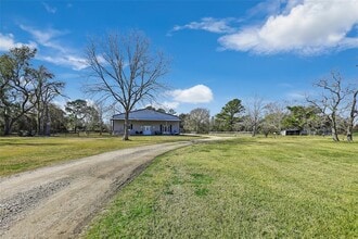 Building Photo - 6180 Tri City Beach Rd