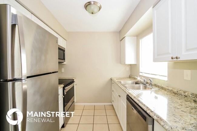 Building Photo - 2000 Burning Tree Dr