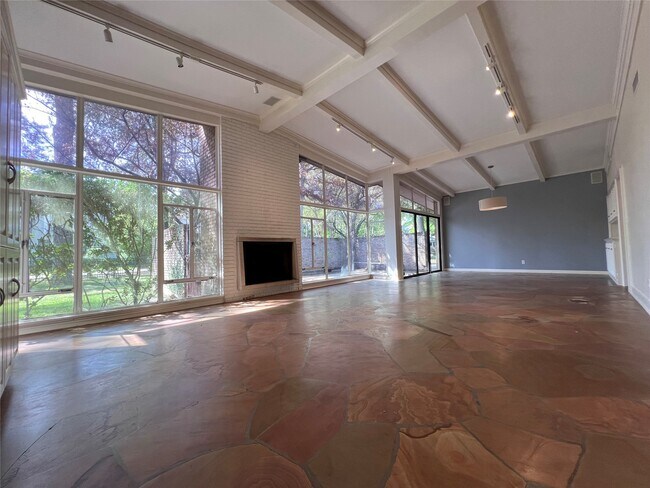 Foto del edificio - 12502 Taylorcrest Rd