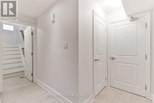 Photo du bâtiment - 1303 Bayview Ave