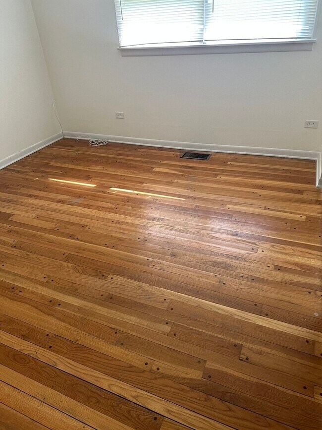 Foto del edificio - 2030 Crestwood Ln