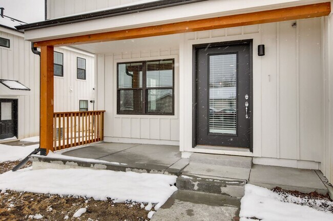 Foto del edificio - 3 Bedroom Townhomes For Rent