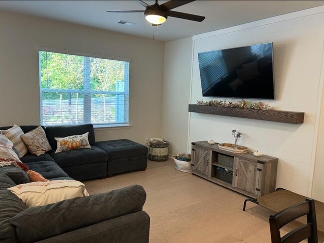 Building Photo - 6021 Caprera Wy