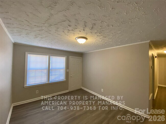 Building Photo - 501 Rosemont Ave