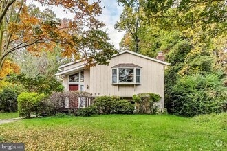 Building Photo - 412 Walnut Dr