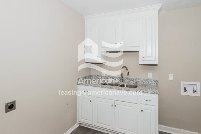 Building Photo - 3266 Lancing Ln