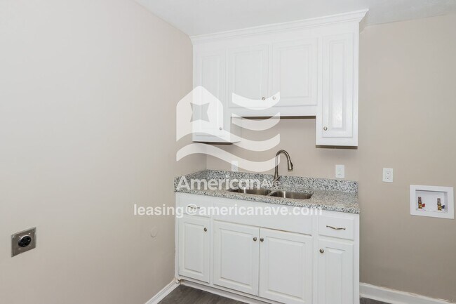 Foto del edificio - 3266 Lancing Ln