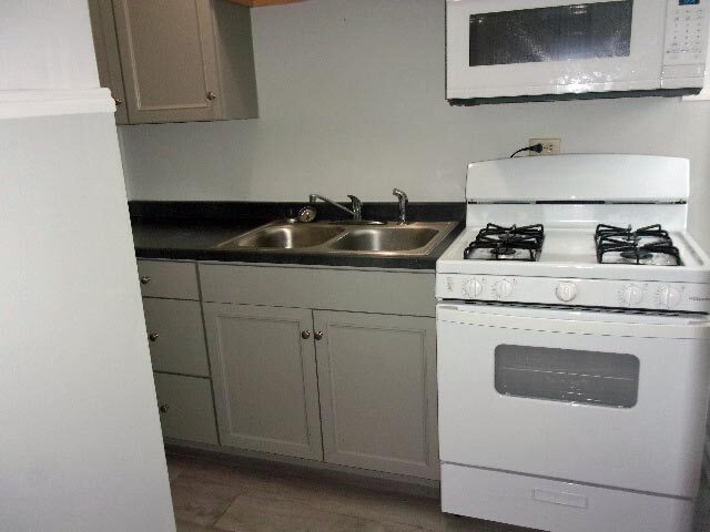 Kitchen - 1262 W 10th St