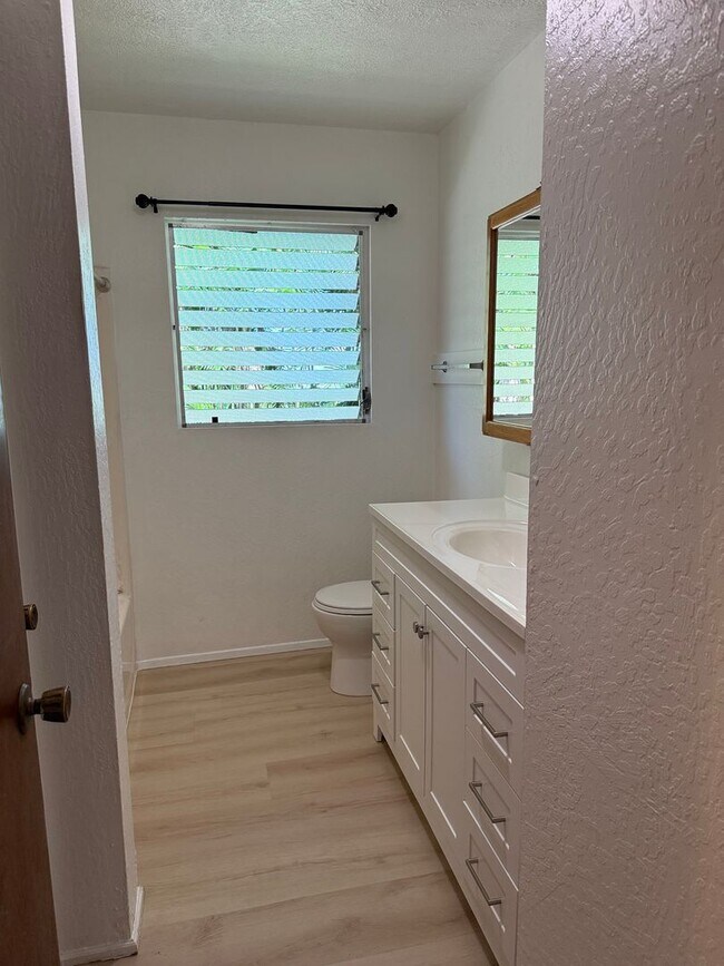 Foto del edificio - Partially Renovated 3BR/1.5BA Home in Hilo!