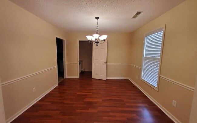 Building Photo - Beautiful Home in Wintergreen Subdivision!