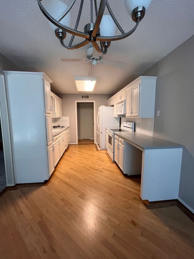 Foto del edificio - 4 Bedroom 2 Bath 2 Car Garage in Arlington - Excellent Location