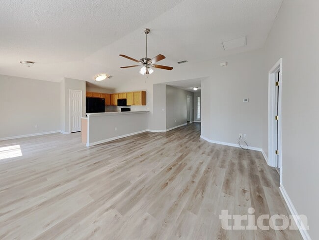 Building Photo - 500 Prosperity Lake Dr