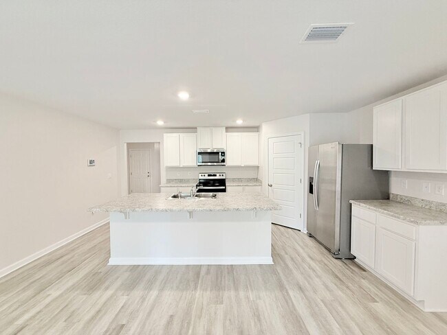 Foto del edificio - Spacious 4-Bedroom Home - Bridlewood