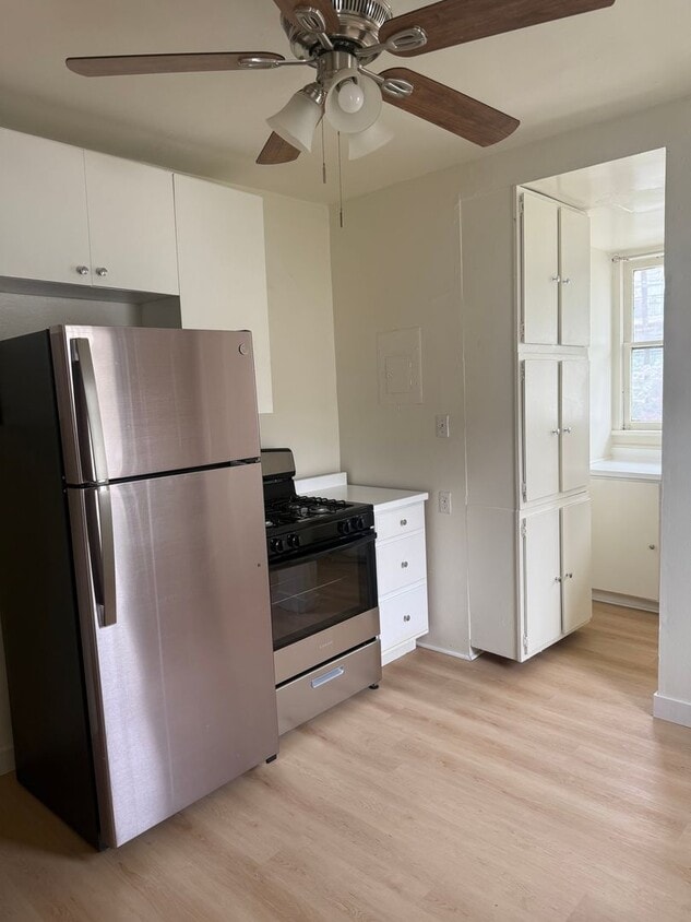 Primary Photo - 1323 N Orange Dr