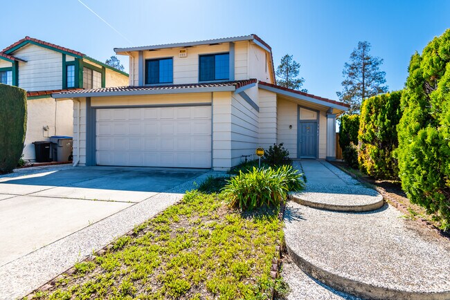 Building Photo - 5362 Studebaker Cir