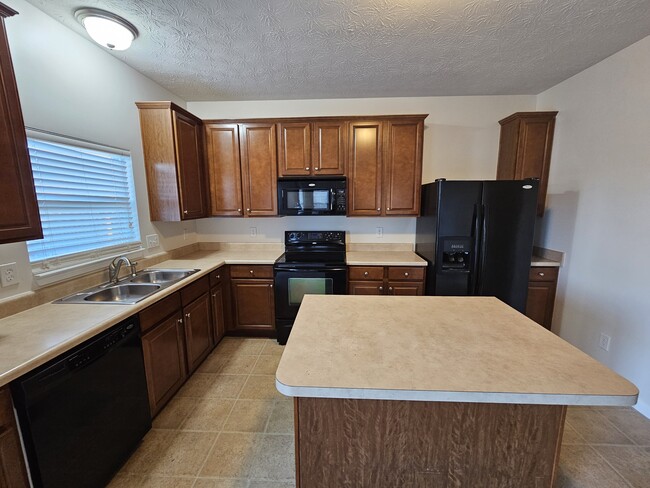 Building Photo - 15088 Royal Grove Dr