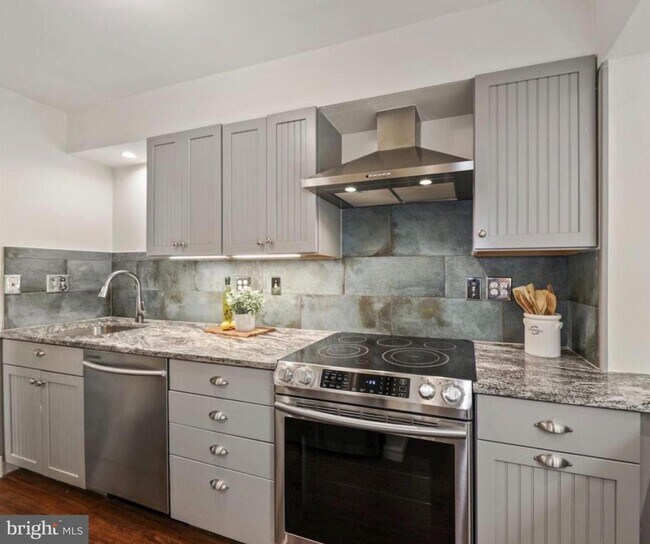 Foto del edificio - 5516 Greentree Rd