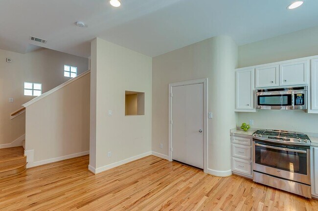 Building Photo - 3703 Main Poplar Dr