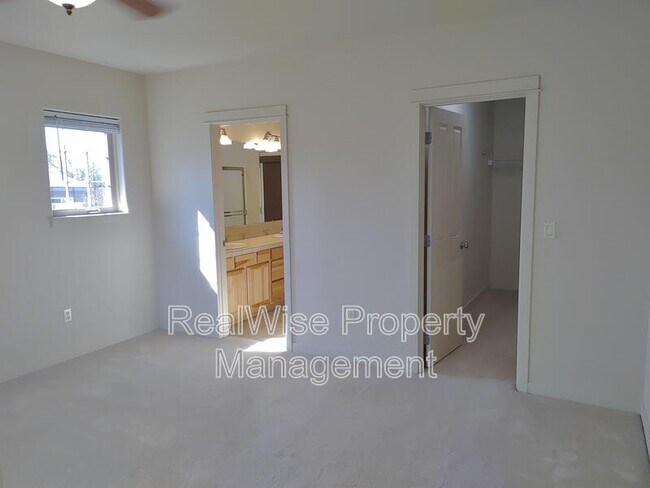 Building Photo - 63449 Ledgestone Ct