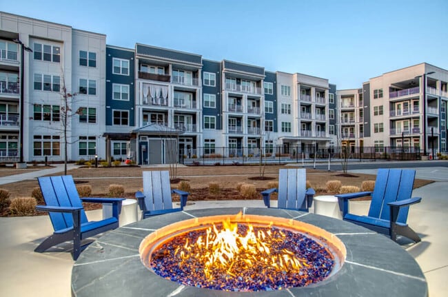 Building Photo - The Retreat at Carteret Place