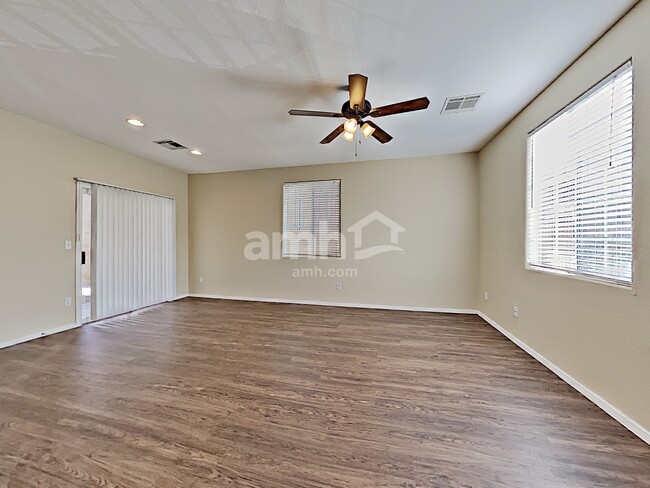 Foto del edificio - 4079 Sparrow Rock St