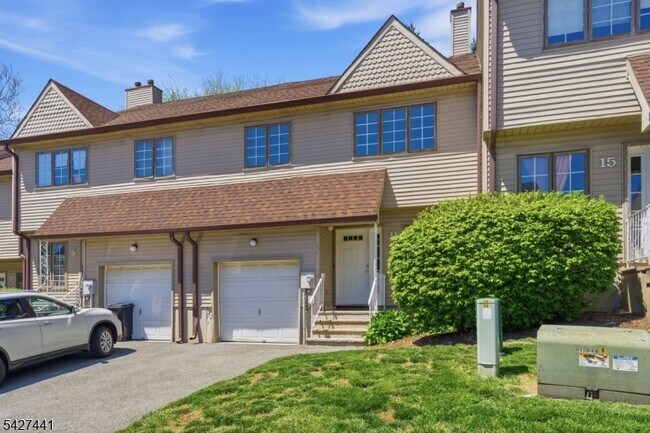 Foto del edificio - 11 Deer Hill Ct