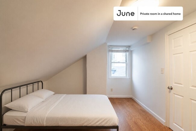 Room in Shared 4 bed/4 bath home in East Cambridge - Room in Shared 4 bed/4 bath home in East Cambridge