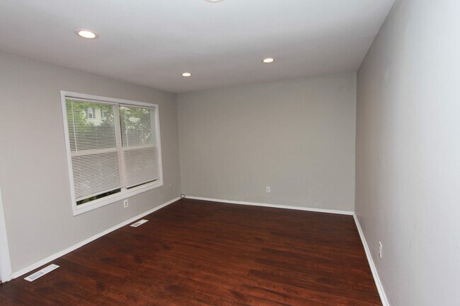 Building Photo - 15 Marcia ct