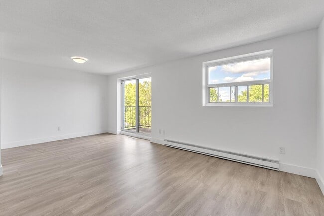 Building Photo - 181 Queen Mary Road