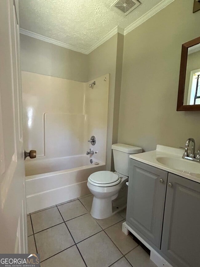 Building Photo - 4704 High Oak Dr