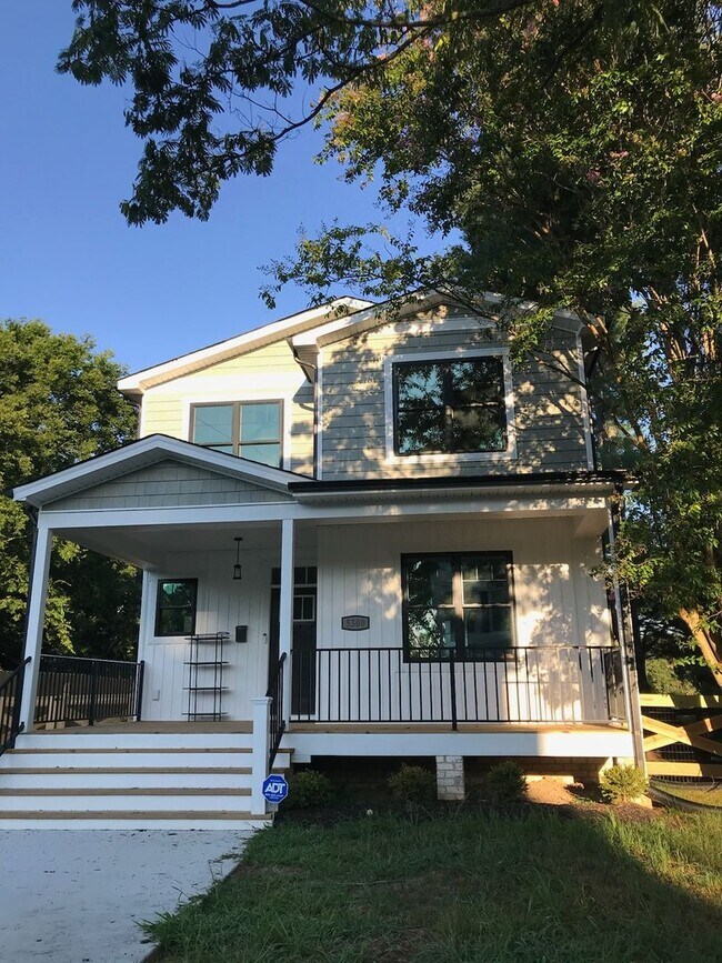 Building Photo - Gorgeous, Home in Rocketts Landing: Available NOW!