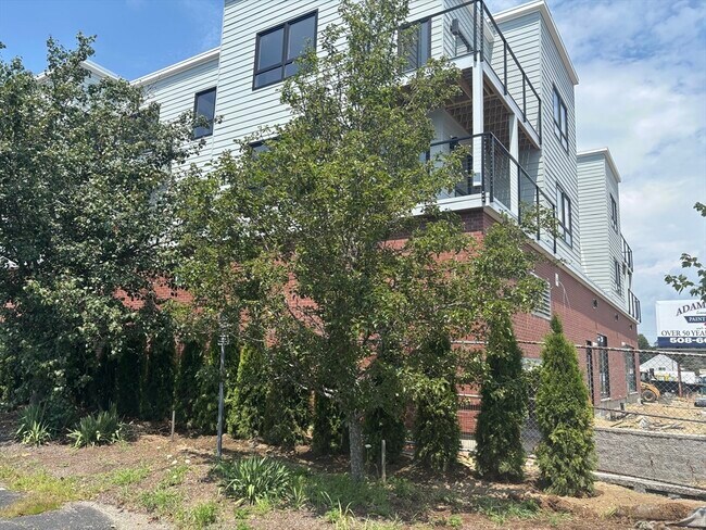 Foto del edificio - 1391 Main St