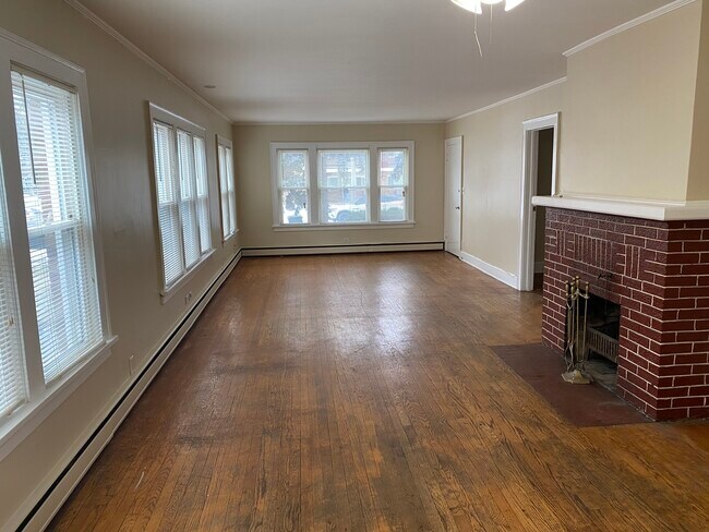 Building Photo - 1106 W Grove Ave