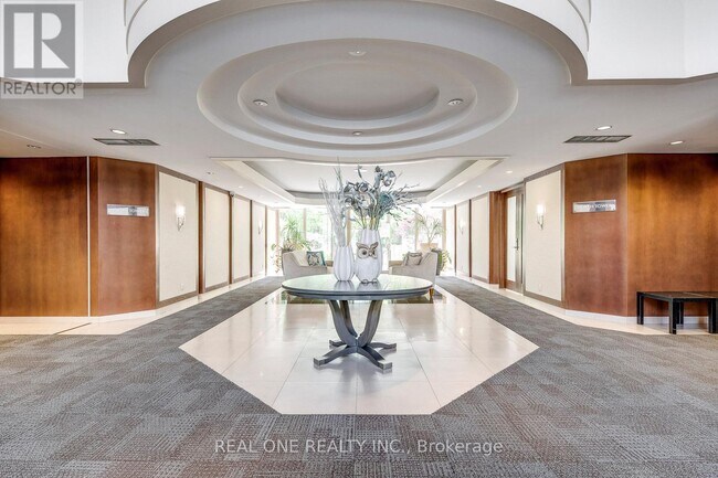 Photo du bâtiment - 2267 Lake Shore Blvd W