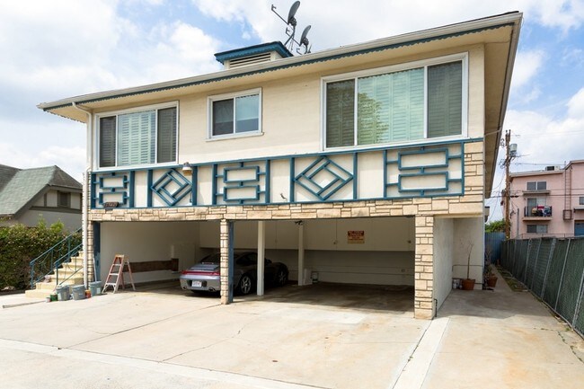 Building Photo - 1547 S Orange Grove Ave